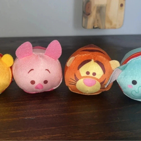 Lot of 4 Disney Tsum Tsum Mini Piglet, Pooh, Tigger and dumbo3" Plush animal - Picture 2 of 3